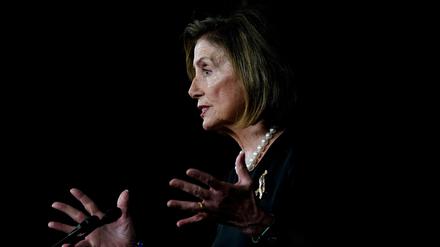 Die Sprecherin des US-Repräsentantenhauses Nancy Pelosi bei einer Rede. 