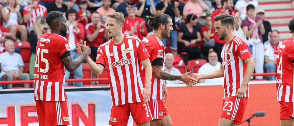 Jordan Siebatcheu (li.) erzielte das Siegtor gegen Nottingham Forest.