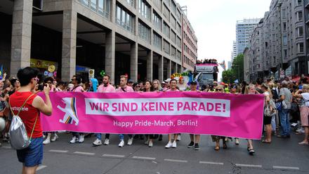 Unter dem Motto "United in Love! Gegen Hass, Krieg und Diskriminierung“ haben Hunderttausende den 44. CSD gefeiert.