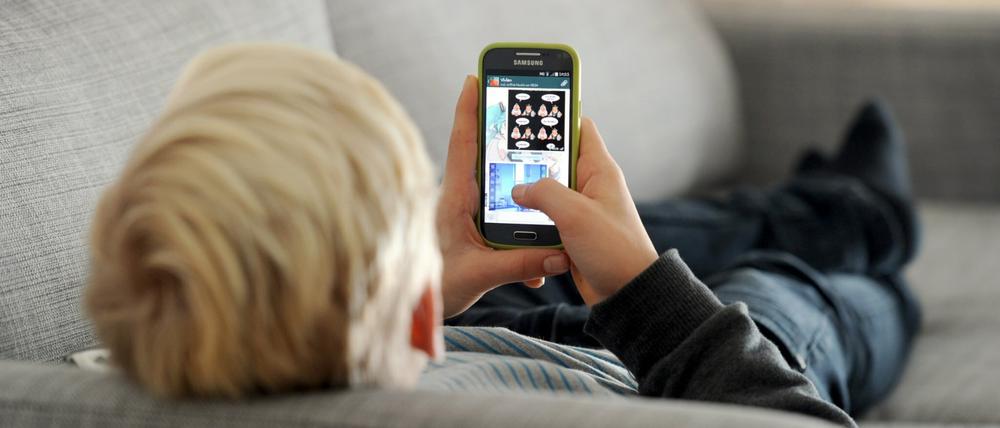 Immer früher und immer mehr: Smartphones in Kinderhänden.