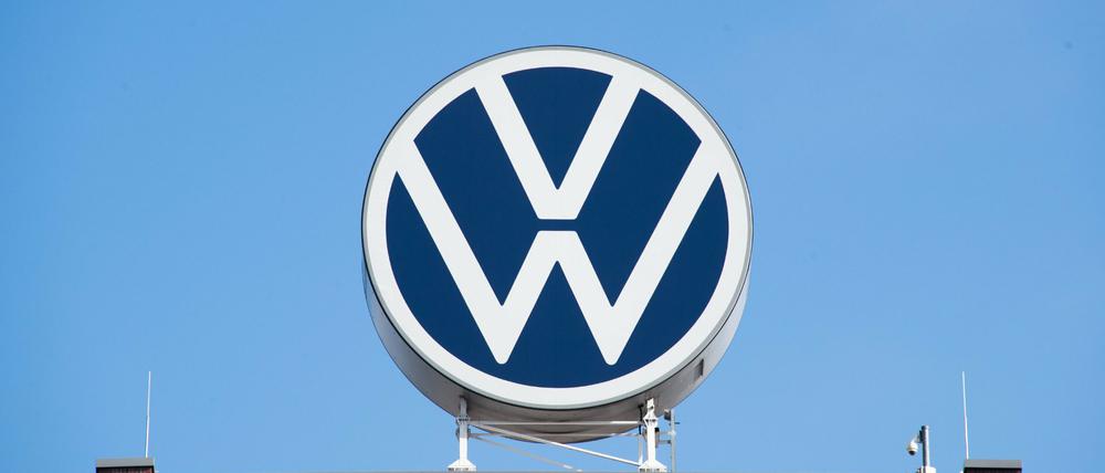 Das Markenhochhaus vom Volkswagen auf dem Gelände vom VW Werk Wolfsburg. 