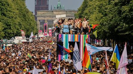 Das pralle queere Leben: der CSD-Demonstrationszug auf der Straße des 17. Juni.