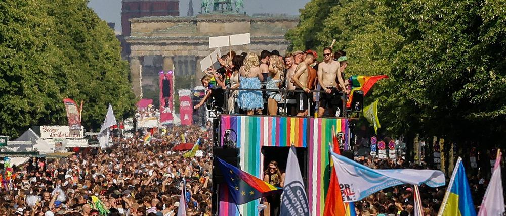 Das pralle queere Leben: der CSD-Demonstrationszug auf der Straße des 17. Juni.