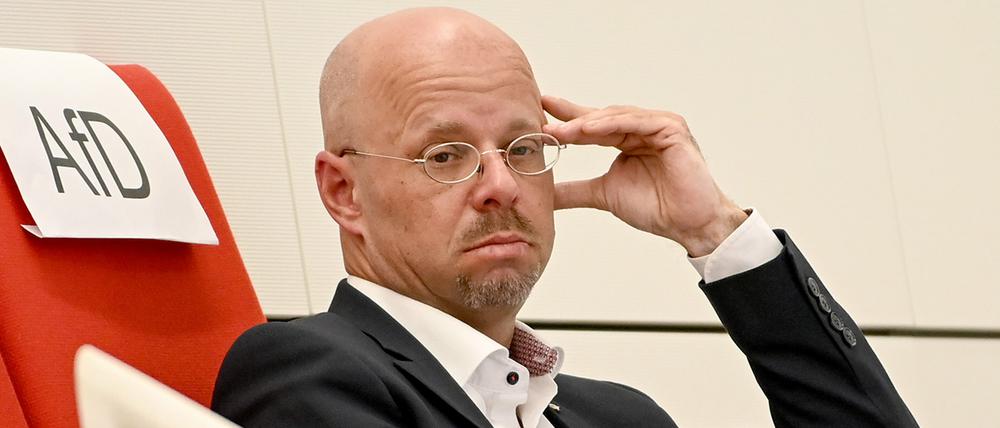 Das Landgericht hatte im April in einer Hauptverhandlung die Klage von Kalbitz gegen die Bundespartei abgewiesen, die seine Parteimitgliedschaft vor zwei Jahren für nichtig erklärt hatte.