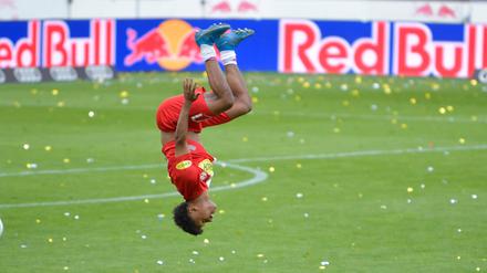 Bei RB Salzburg hatte Karim Adeyemi schon einmal einen Treffer mit einem Salto bejubelt.