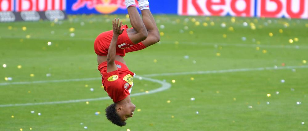 Bei RB Salzburg hatte Karim Adeyemi schon einmal einen Treffer mit einem Salto bejubelt.