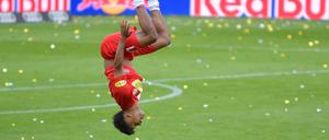 Bei RB Salzburg hatte Karim Adeyemi schon einmal einen Treffer mit einem Salto bejubelt.