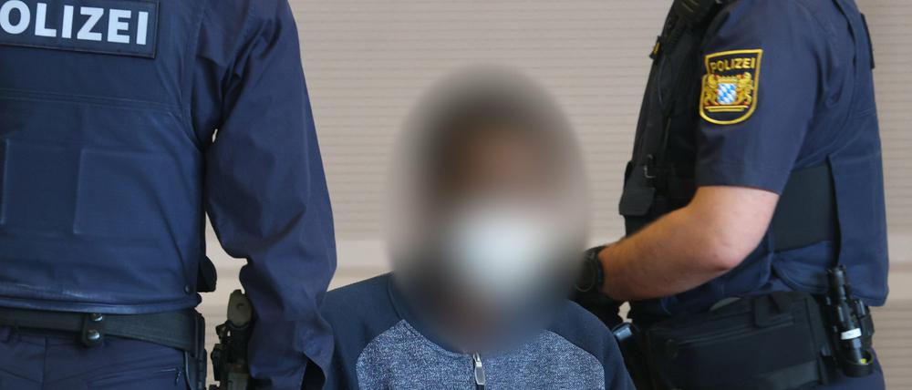 Die Generalstaatsanwaltschaft warf dem Beschuldigten unter anderem Mord in drei Fällen vor - begangen im Zustand der Schuldunfähigkeit.