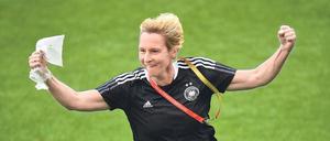 Locker statt verkrampft. Martina Voss-Tecklenburg musste erst in ihre Aufgabe als Bundestrainerin hineinwachsen. Das scheint ihr nun gelungen zu sein. Foto: 