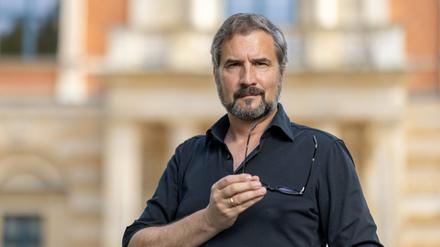 Regisseur Roland Schwab, 52, vor dem Bayreuther Festspielhaus.