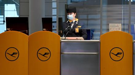 Lufthansa-Angestellte am Flughafen in München (Archivbild).