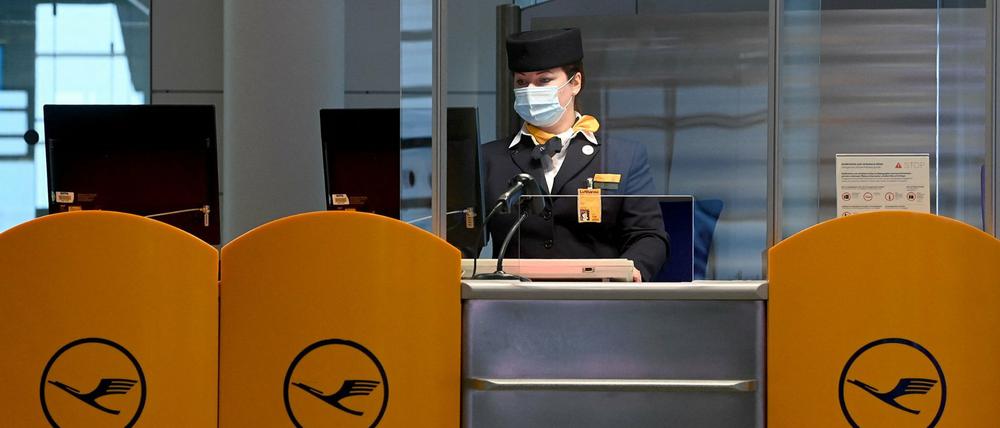Lufthansa-Angestellte am Flughafen in München (Archivbild).