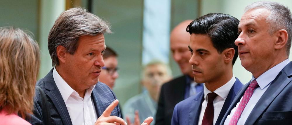 Der deutsche Wirtschaftsminister Robert Habeck (2.v.l) und seine Kollegen.