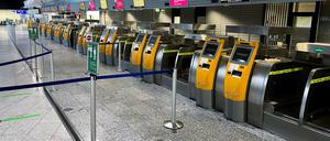 Keiner da? Bei der Lufthansa fallen am Mittwoch die allermeisten Flüge aus.. 
