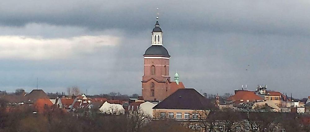 Der Turm der St. Nikolai-Kirche überragt die Spandauer Altstadt.
