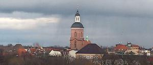 Der Turm der St. Nikolai-Kirche überragt die Spandauer Altstadt.