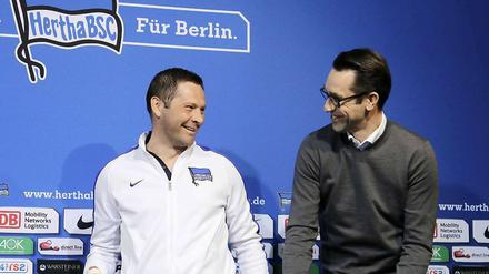 Wollen weiter zusammen arbeiten. Trainer Pal Dardai (li.) und Hertha-Geschäftsführer Michael Preetz.