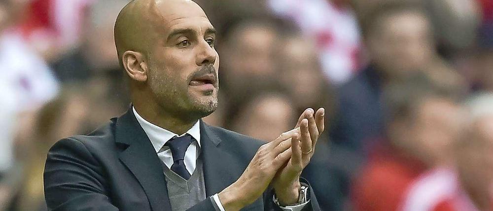 Wen hole ich mir als nächstes? Pep Guardiola reibt sich schon die Hände. Doch seine Transfers beim FC Bayern sollten erfolgreicher sein als zu seiner Zeit beim FC Barcelona.
