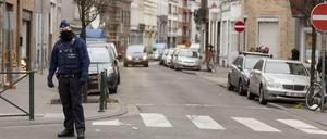 Ein Polizist in Molenbeek.