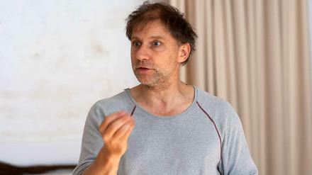 Simon McBurney.