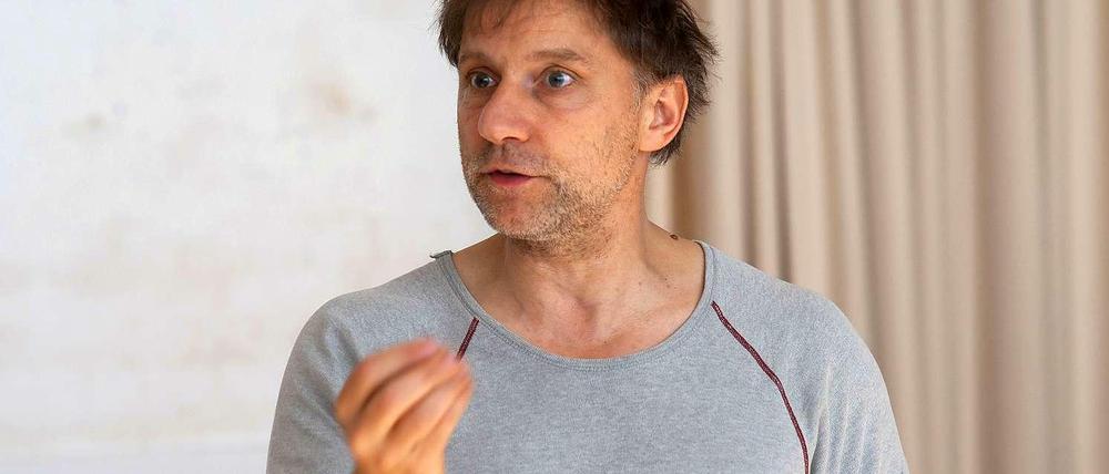 Simon McBurney.
