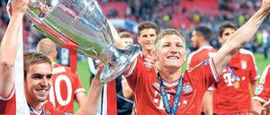 Macht’s noch einmal, Jungs. Der FC Bayern strebt mit Philipp Lahm (links) und Bastian Schweinsteiger den nächsten Champions-League-Gewinn nach 2013 an.
