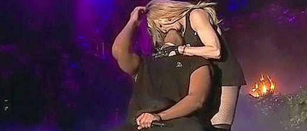 Rapper Drake wird von Madonna auf dem Coachella Festival 2015 geküsst