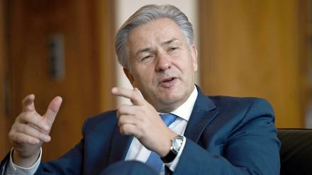 Klaus Wowereit wird jetzt Radiokommentator. 
