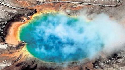 Ventil der Erde. Heiße Quellen wie die „Grand Prismatic Spring“ lassen erahnen, dass unter dem Yellowstone-Nationalpark ein Vulkan schlummert. Dessen Ausmaße sind indes gewaltig. 