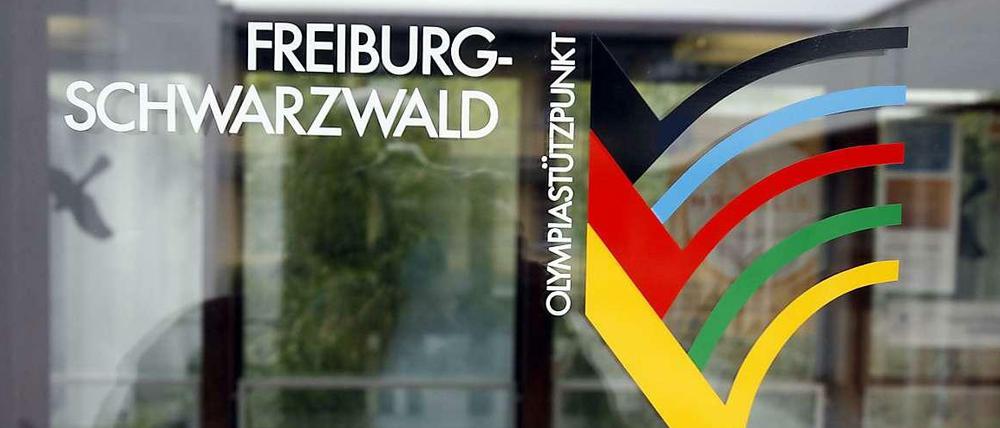 Laut einer Studie der Untersuchungskommission zur Aufarbeitung der Doping-Vergangenheit an der Universität Freiburg lässt sich Anabolika-Doping „in systematischer Weise“ anhand neuer Aktenbestände „erstmals auch für den Profifußball in Deutschland sicher beweisen".