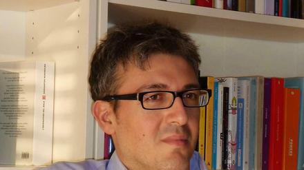 Christian Frascella hat mit "Bet empört sich" einen spannenden Jugendroman vor dem Hintergrund der Krise in Italien geschrieben.