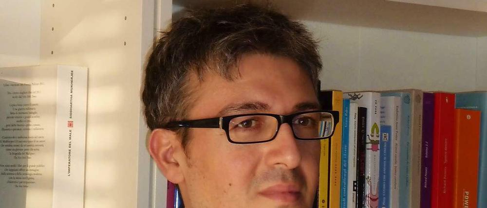 Christian Frascella hat mit "Bet empört sich" einen spannenden Jugendroman vor dem Hintergrund der Krise in Italien geschrieben.