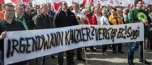 Es gibt solche und solche Genossen: Brandenburgs SPD steht an der Seite der Gewerkschaft IG BCE. Unter den Mitgliedern in der Lausitz scheint SPD-Bundesparteichef Sigmar "Siggi" Gabriel derzeit nicht angesagt zu sein.