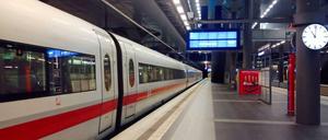 Still ruht der ICE. Auf Gleis 3 konnten Reisende am Mittwochabend schlafen. 