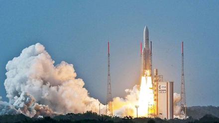 Der Start der Rakete vom Weltraumbahnhof Kourou in Französisch-Guyana.