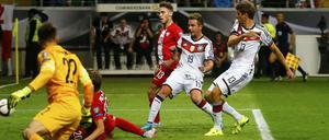 Da klingelt's. Thomas Müller trifft zum 1:0 für Deutschland gegen Polen.