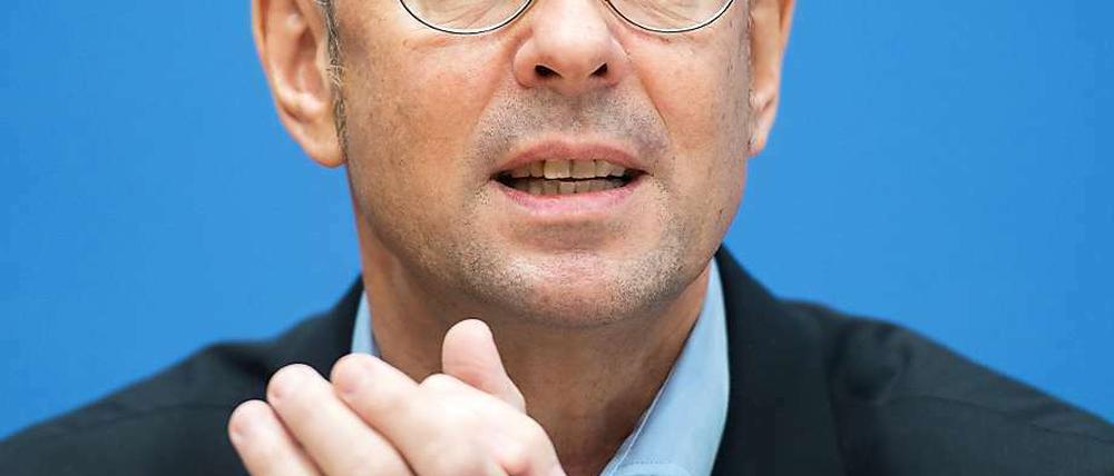 Andreas Zick ist Professor für Sozialisation und Konfliktforschung. Der 52-Jährige leitet das Institut für interdisziplinäre Konflikt- und Gewaltforschung an der Universität Bielefeld.