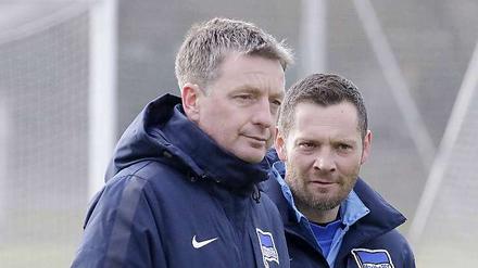 Rainer Widmayer, (47, vorne mit Cheftrainer Pal Dardai), bestritt als Profi 19 Zweitligaspiele für den SSV Ulm. Als Co-Trainer arbeitete er beim VfB Stuttgart, Grasshopper Zürich, FC St. Gallen, unter Markus Babbel bei Hertha BSC und zuletzt bei der TSG Hoffenheim. Im Februar kehrte er als Assistent zu den Berlinern zurück. 