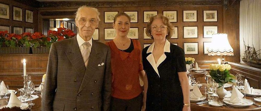 Ihr Restaurant bleibt. Bernhard, Franziska und Edelgard Heising (v.l.n.r.)