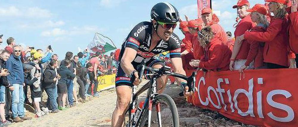 Der Weg zum Erfolg ist steinig. Die Straßen nach Roubaix sind eigentlich untauglich für Rennräder – genau deshalb hat Degenkolb lange von ihnen geträumt.