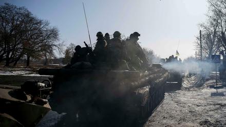 Ukrainische Truppen unweit der umkämpften Stadt Debalzewo.