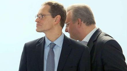 „Henkel will sich verstecken.“ Um den BER-Aufsichtsrat gibt es Streit, mittendrin der Innensenator (rechts). 