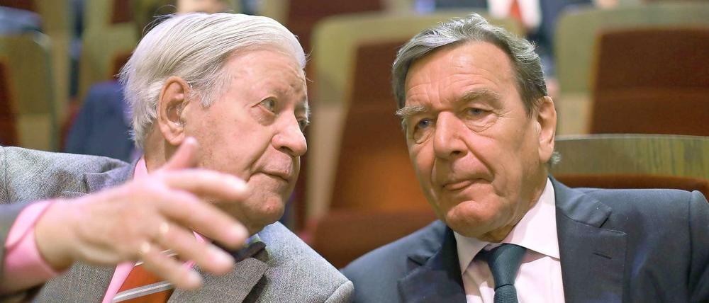 Die beiden Altkanzler Helmut Schmidt (links) und Gerhard Schröder (beide SPD) sprachen sich gemeinsam gegen Pegida aus.