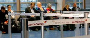 Wartende Passagiere: Durch einen Pilotenstreik kam es am Donnerstag bei der Lufthansa-Tochter Germanwings auch in Tegel zu erheblichen Flugausfällen.