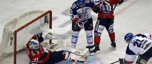 Gegen Mannheim war es lange Zeit Eisbären-Schlussmann Petri Vehanen zu verdanken, dass das Spiel nicht schon frühzeitig entschieden war.