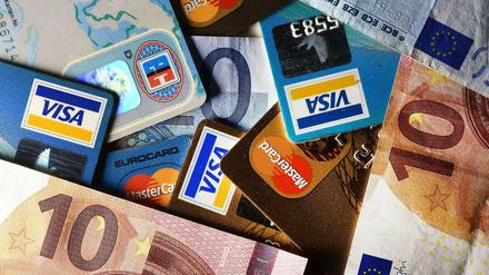 Zu viel bezahlt. Viele Banken haben in der Vergangenheit unzulässige Gebühren bei der Kreditvergabe kassiert. 