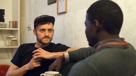 Mal was kochen? Jonas Kakoschke und Bakary Konan in ihrer WG-Küche.