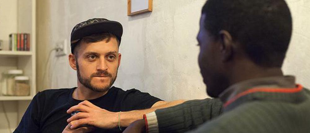 Mal was kochen? Jonas Kakoschke und Bakary Konan in ihrer WG-Küche.