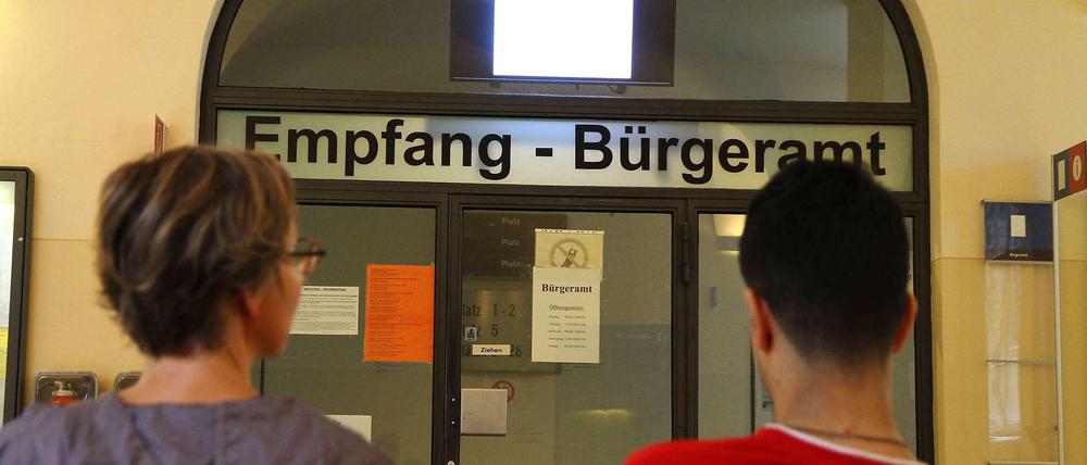 Willkommen in der Warteschlange. Erster Anlaufpunkt für Neuberliner: das Bürgeramt.