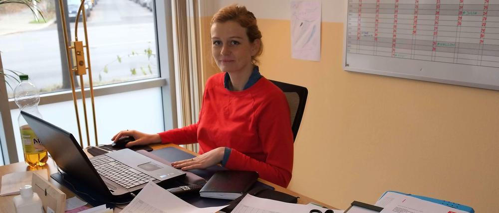 Susan Hermenau an ihrem Schreibtisch.